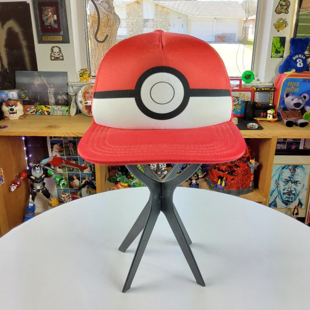 Pokémon Poké Ball Mesh Youth/Small Adult Adjustable Hat